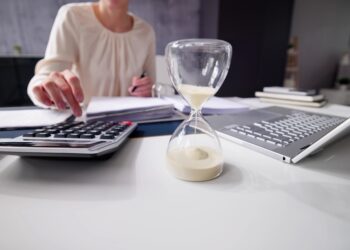 Late Payments by Industry in Canada